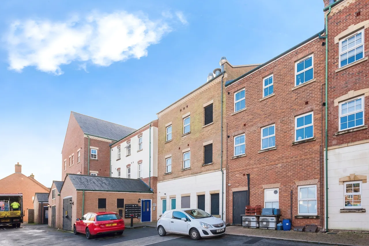 Staldon Court, Swindon, SN1, photo 9