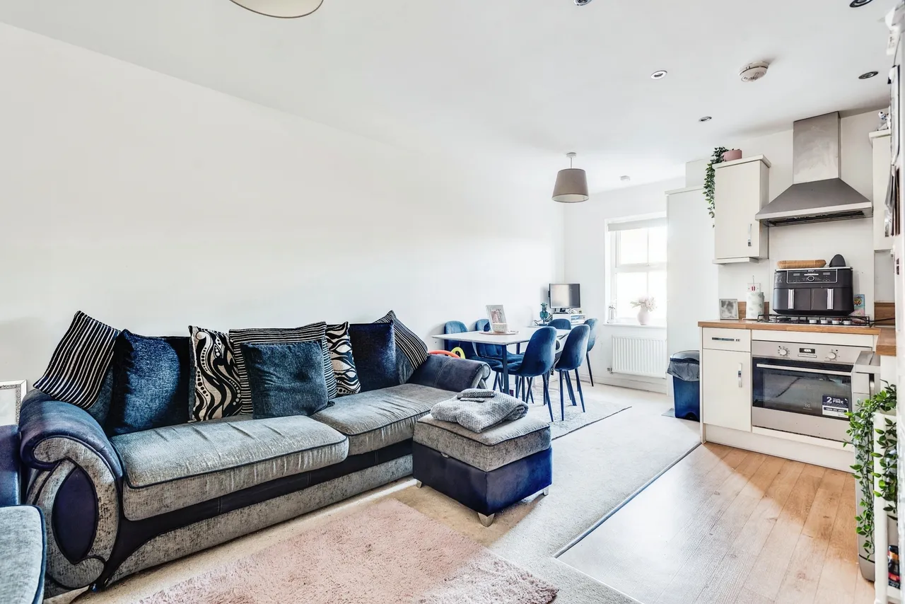 Staldon Court, Swindon, SN1, photo 2