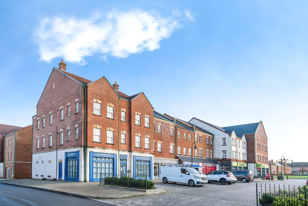 2 bed flat for sale, Staldon Court, Swindon, SN1