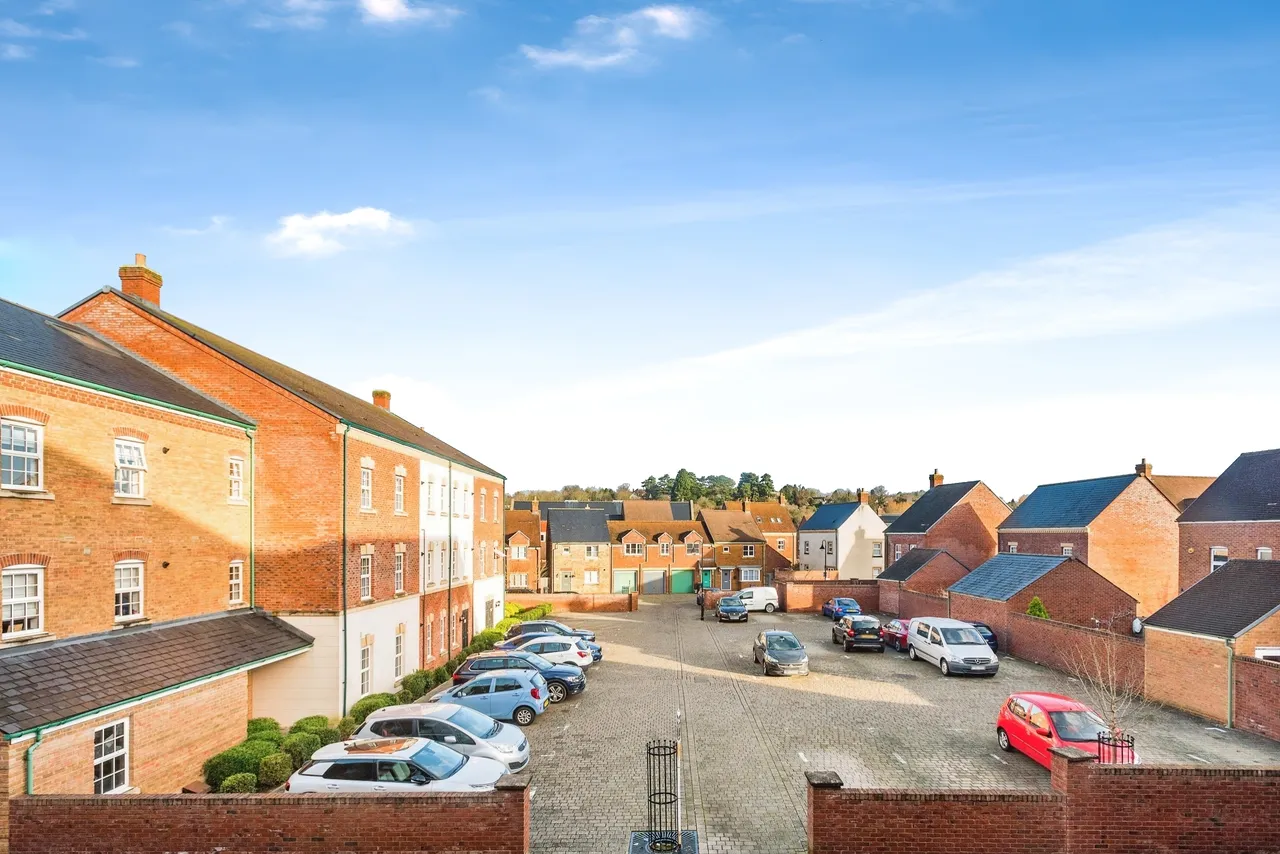 Staldon Court, Swindon, SN1, photo 8