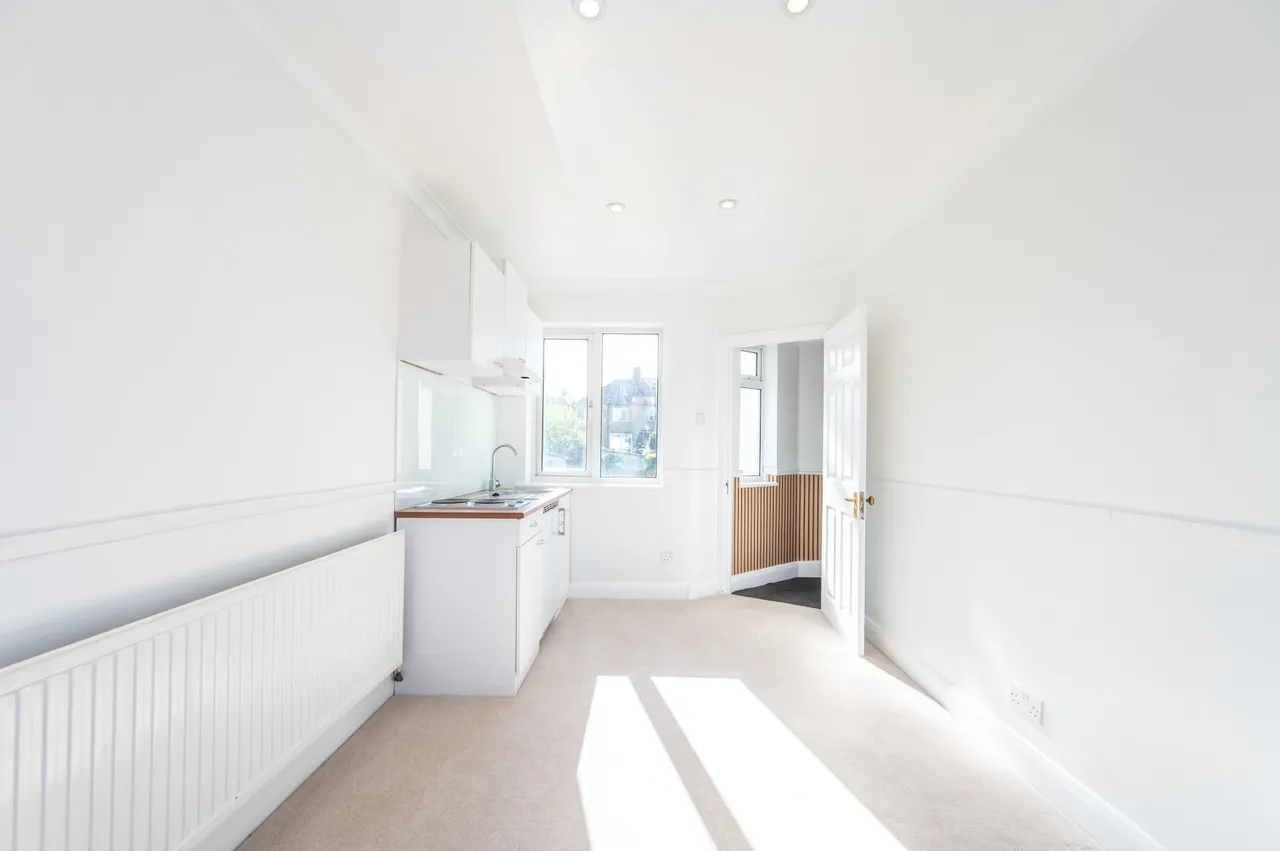 126 Cairnfield Avenue, London, photo 6