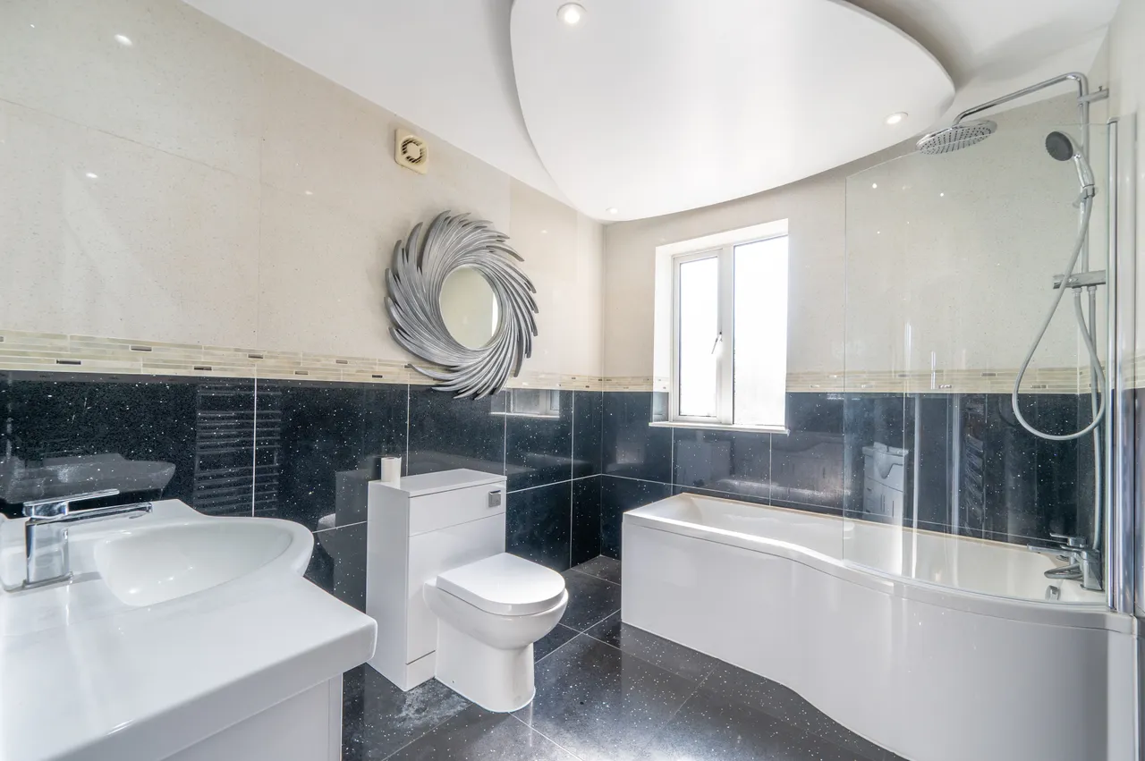 126 Cairnfield Avenue, London, photo 7