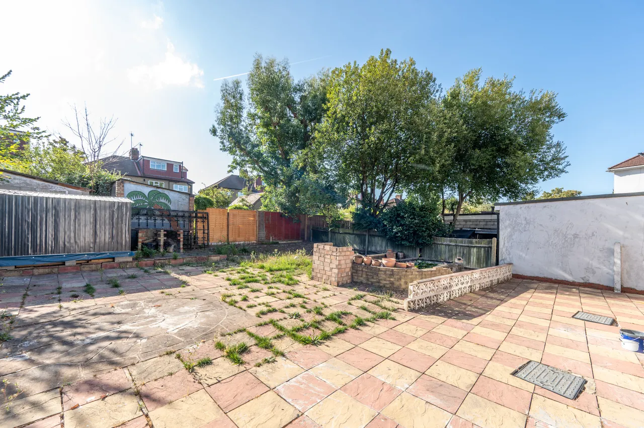 126 Cairnfield Avenue, London, photo 11