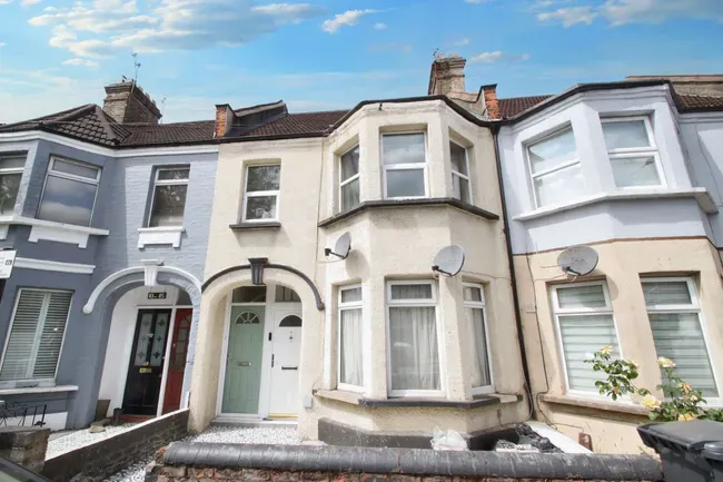2 bed flat for sale — Chingford Lane, Woodford Green, IG8