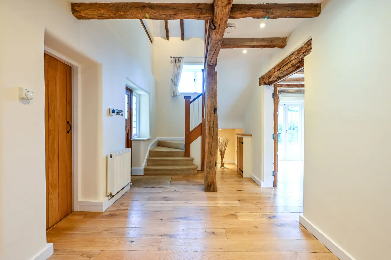 The Old Barn, 1 Gravelpits Lane, Guildford, photo 6