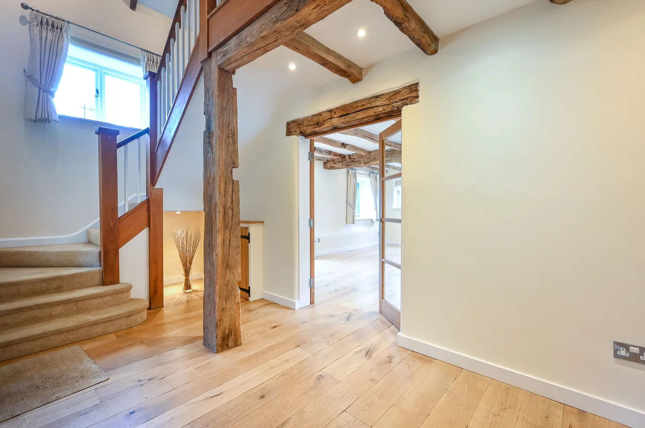 The Old Barn, 1 Gravelpits Lane, Guildford, photo 5