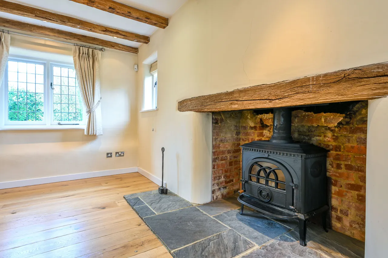 The Old Barn, 1 Gravelpits Lane, Guildford, photo 8