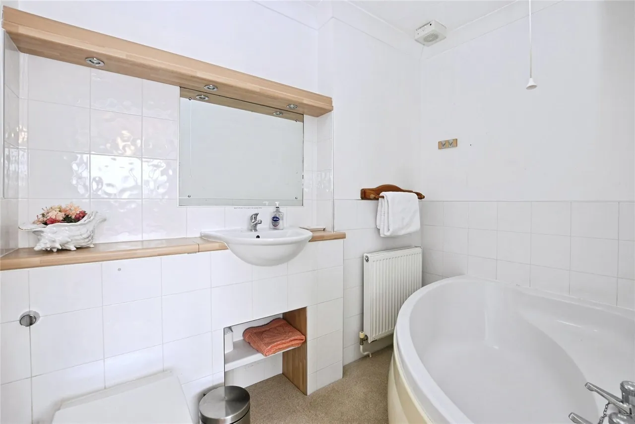Havant Road, Hayling Island, PO11, photo 24