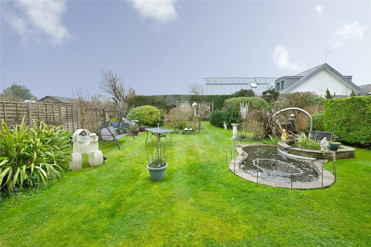 Havant Road, Hayling Island, PO11, photo 32