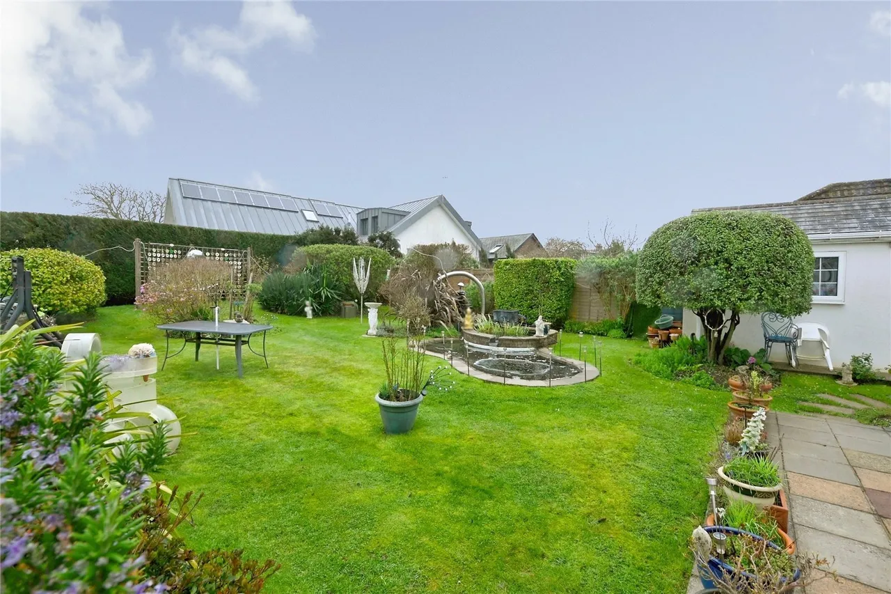 Havant Road, Hayling Island, PO11, photo 6