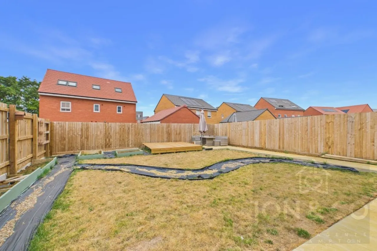 Tricker Close, Overstone Gate, NN6, photo 14