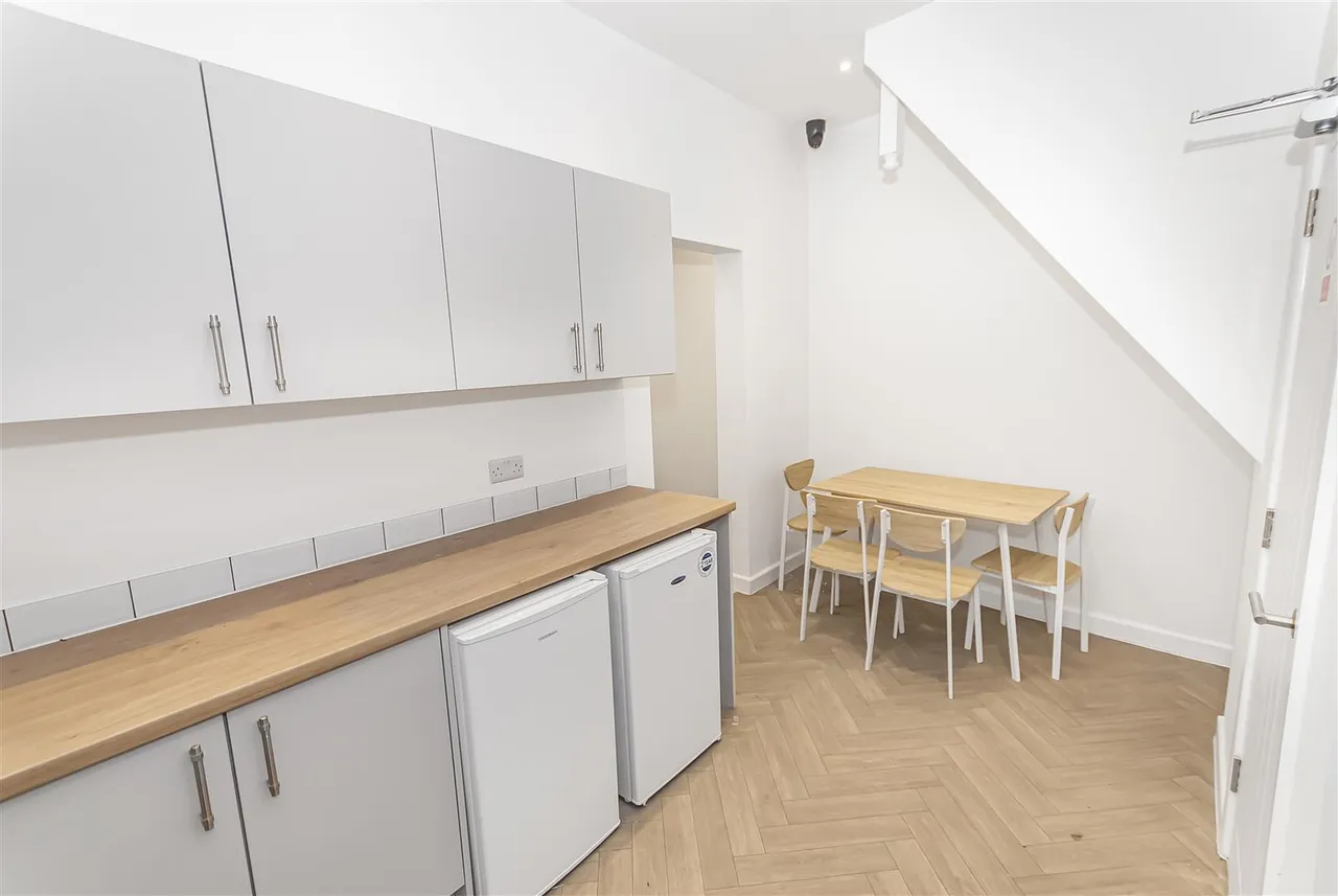 Bridge Street, Shaw, Oldham, OL2 8BG, photo 5