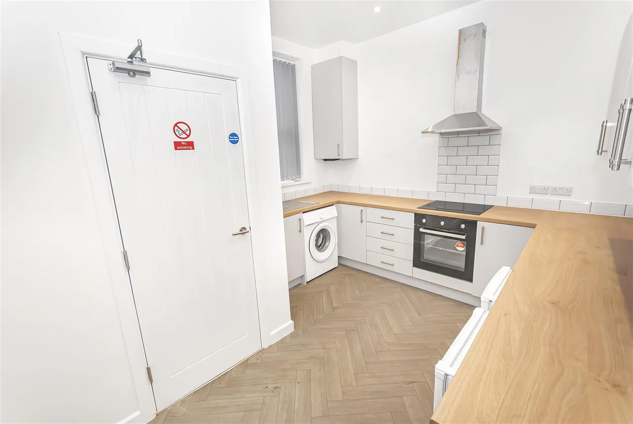 Bridge Street, Shaw, Oldham, OL2 8BG, photo 6
