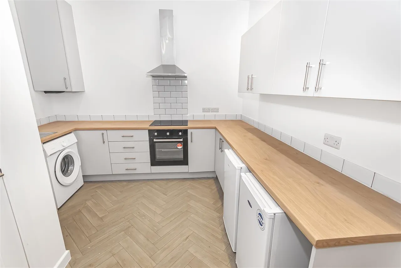 Bridge Street, Shaw, Oldham, OL2 8BG, photo 4