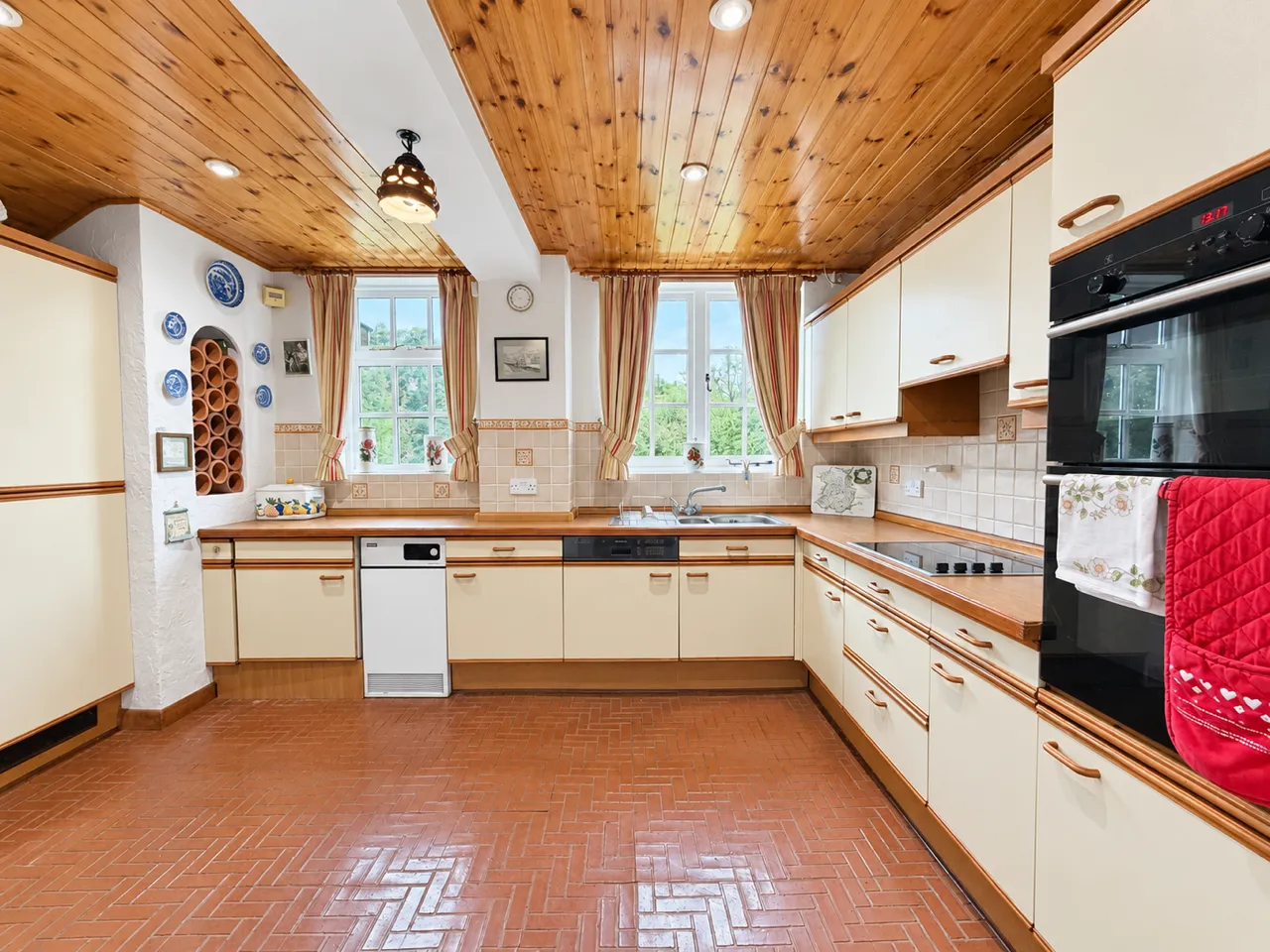 Period Detached Home in Croeswylan Lane, Oswestry, SY10, photo 13