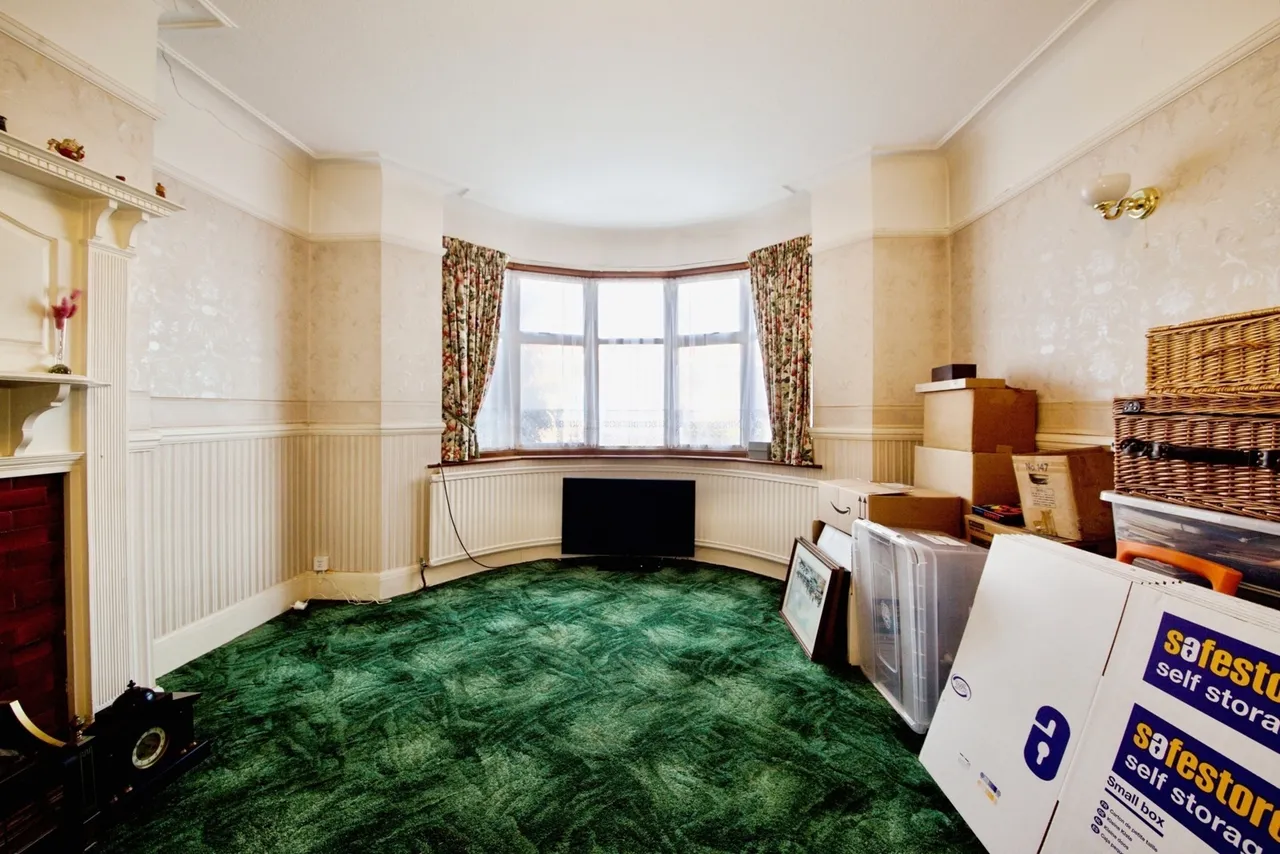 Brentwood Road, Romford, RM1, photo 7