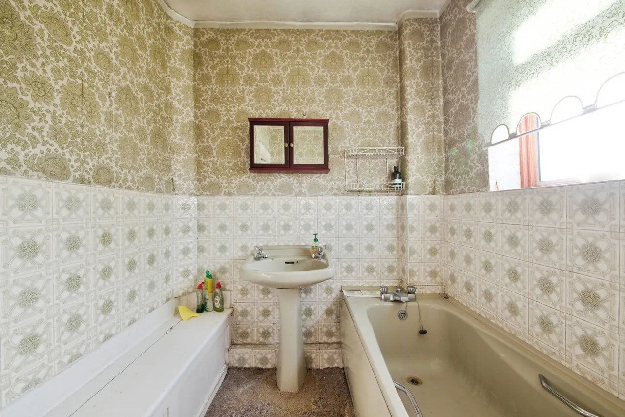 Brentwood Road, Romford, RM1, photo 12