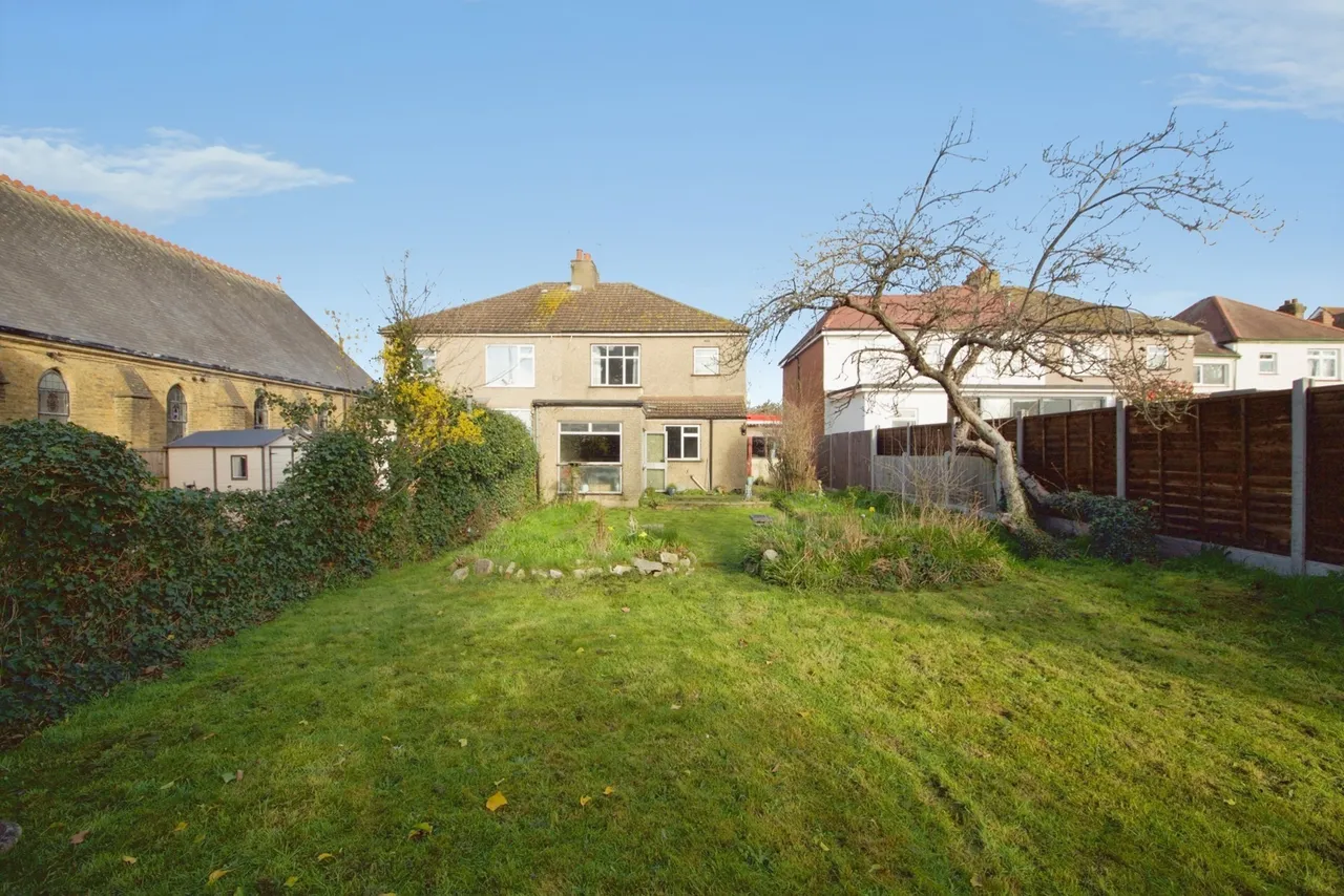 Brentwood Road, Romford, RM1, photo 2