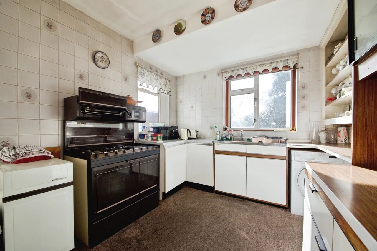 Brentwood Road, Romford, RM1, photo 4