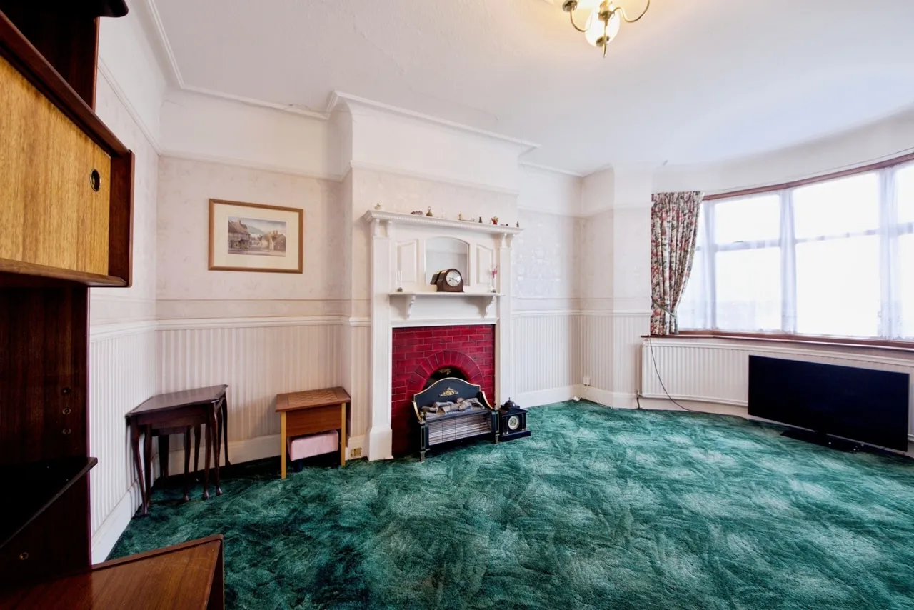 Brentwood Road, Romford, RM1, photo 8