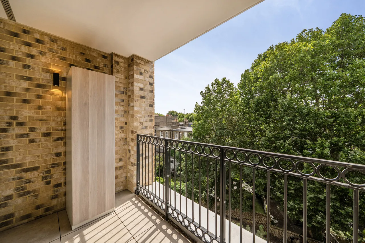 Apartment 33, 3 Cluny Mews, London, photo 4