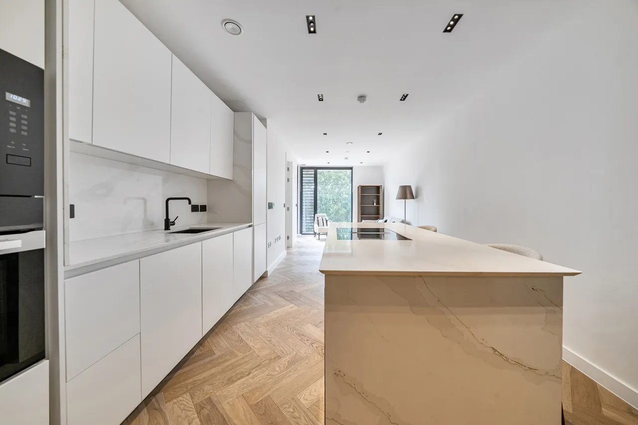 Apartment 33, 3 Cluny Mews, London, photo 10