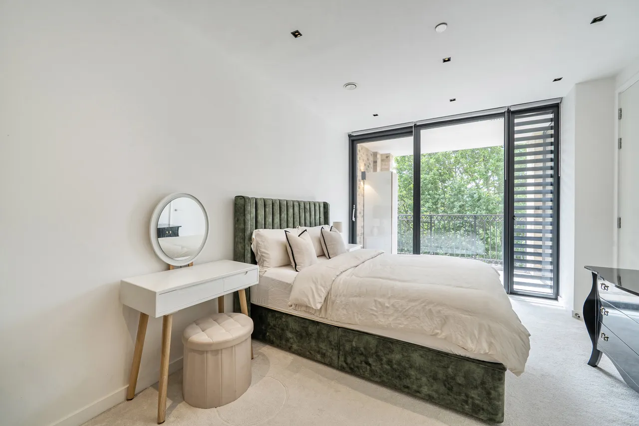 Apartment 33, 3 Cluny Mews, London, photo 8