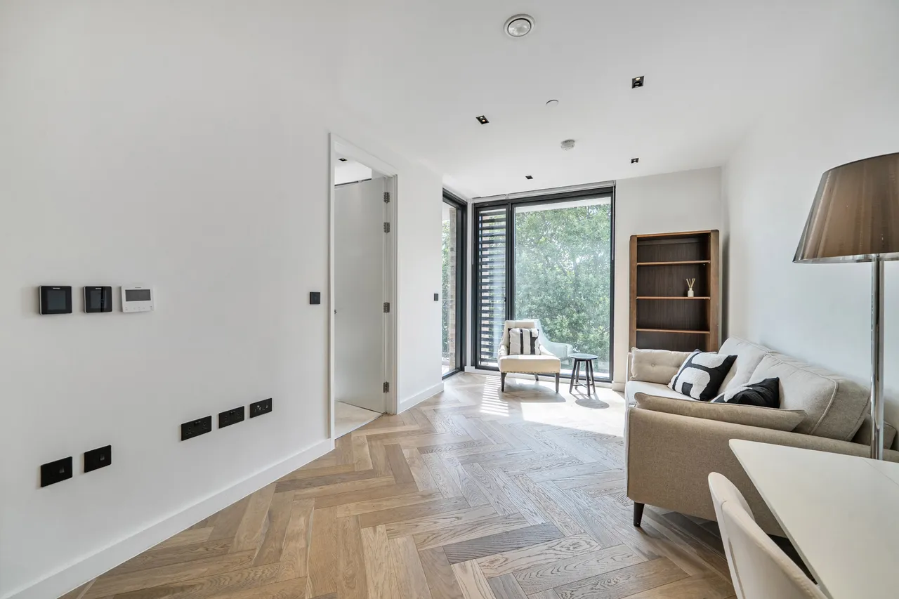 Apartment 33, 3 Cluny Mews, London, photo 5