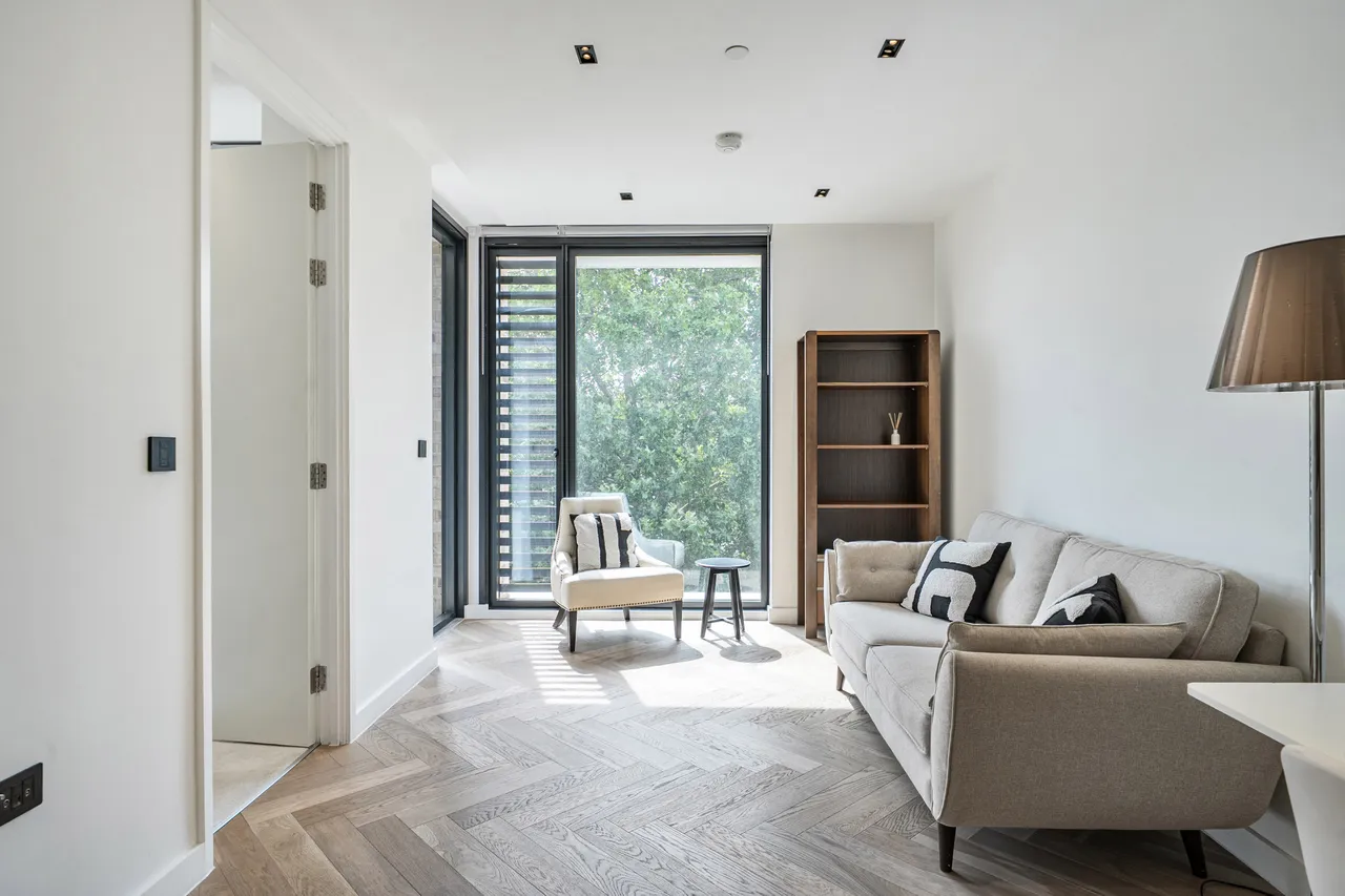 Apartment 33, 3 Cluny Mews, London, photo 3