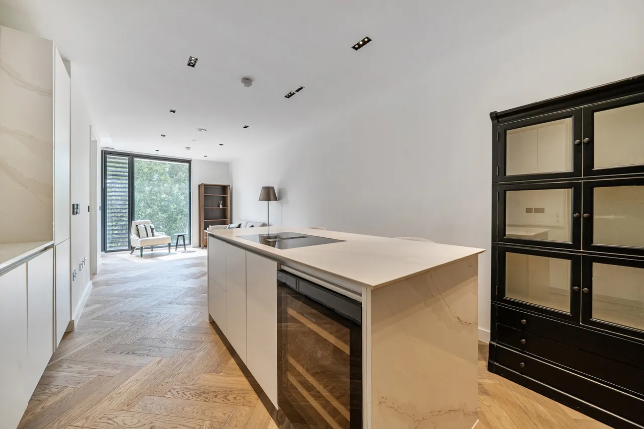 Apartment 33, 3 Cluny Mews, London, photo 6