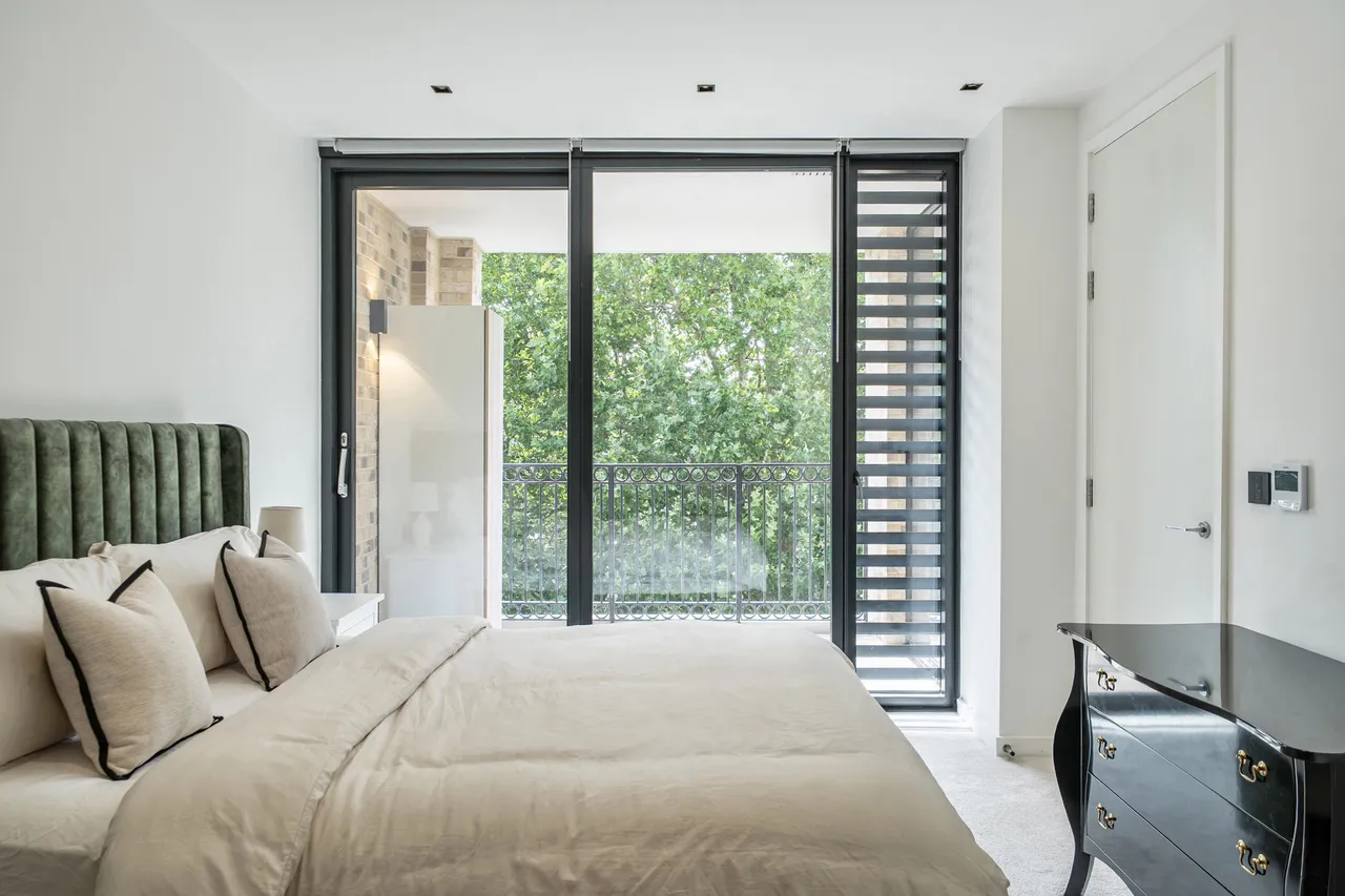 Apartment 33, 3 Cluny Mews, London, photo 12