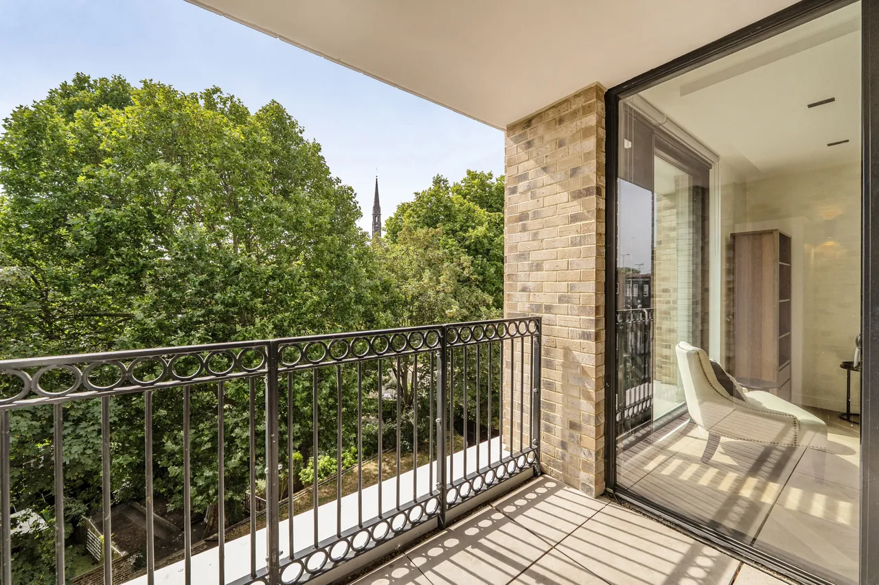 Apartment 33, 3 Cluny Mews, London, photo 9