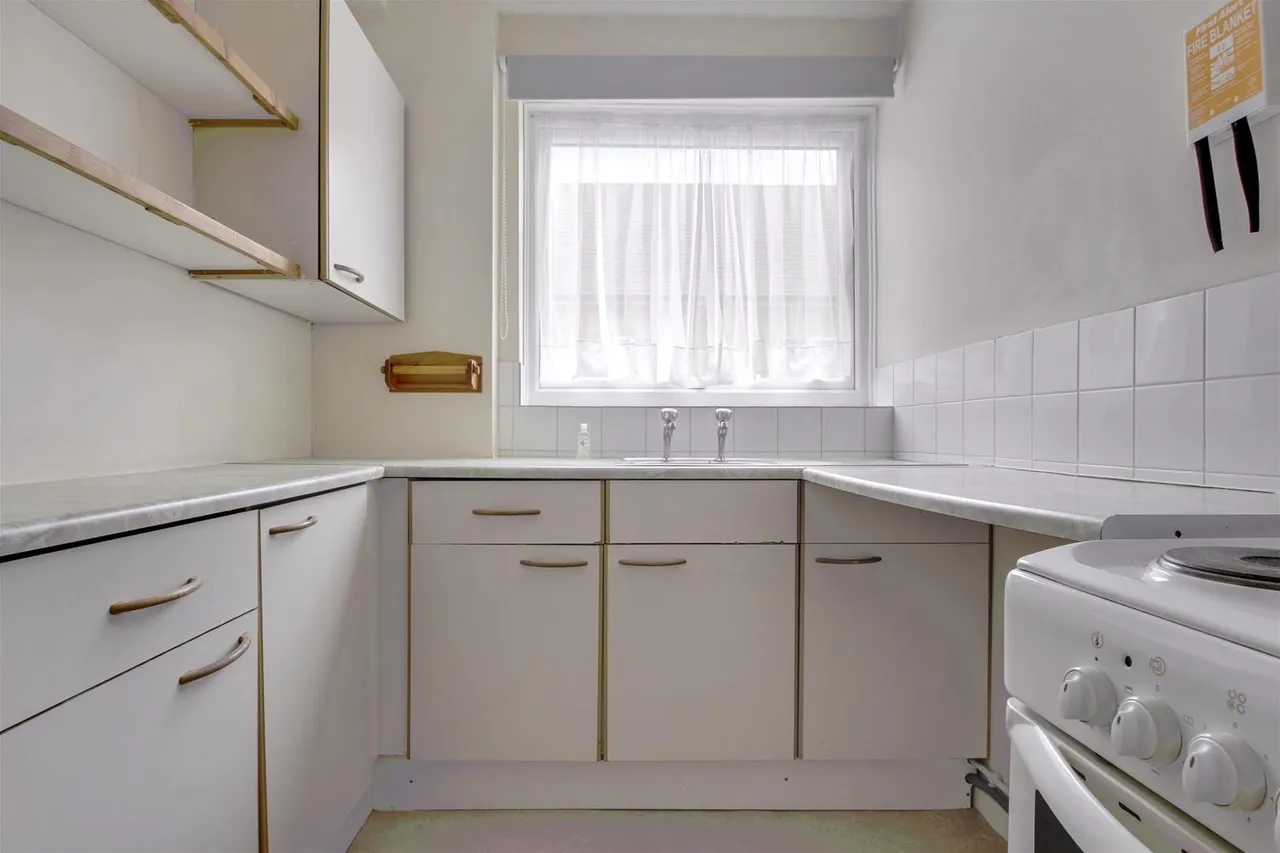 Cedar Court, Tarring Road, Worthing, photo 5