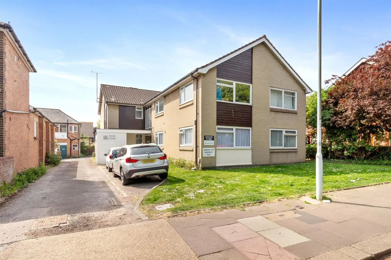 flat for sale — Cedar Court, Tarring Road, Worthing
