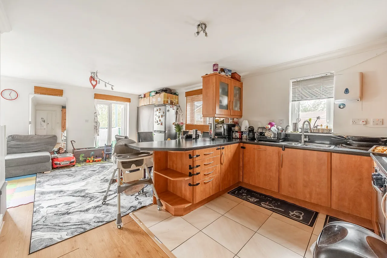 2 bed flat to rent — 11 Fentiman Way, Harrow