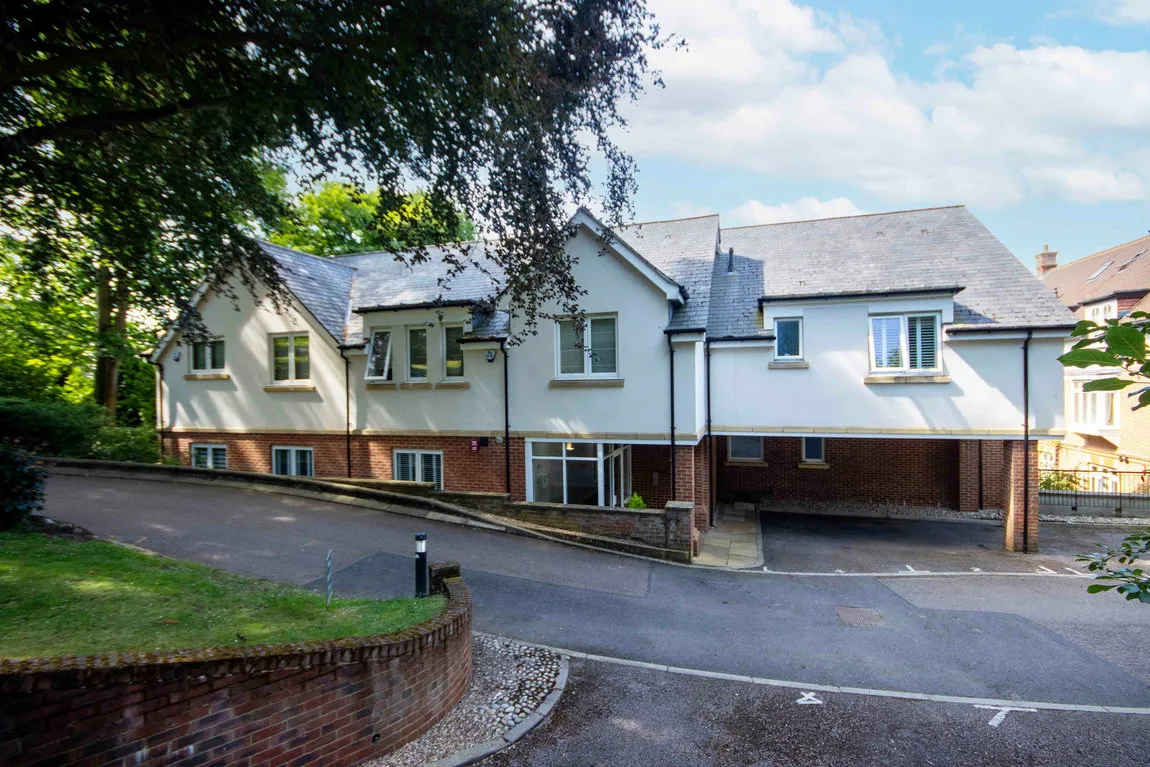 2 bed flat for sale, Betjeman Gardens, Chorleywood, WD3