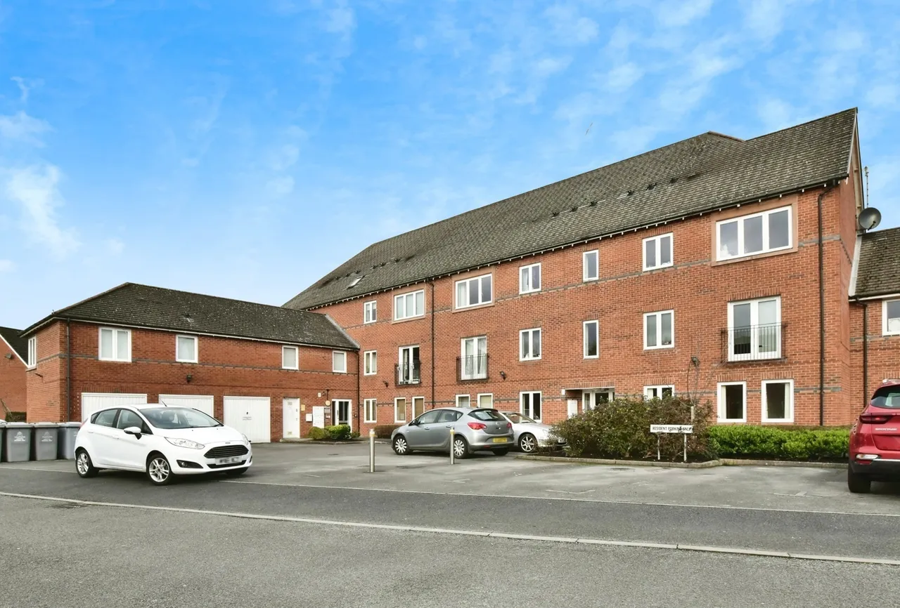 2 bed flat for sale — Mountsorrel Road, West Timperley, Altrincham, Greater Manchester, WA14