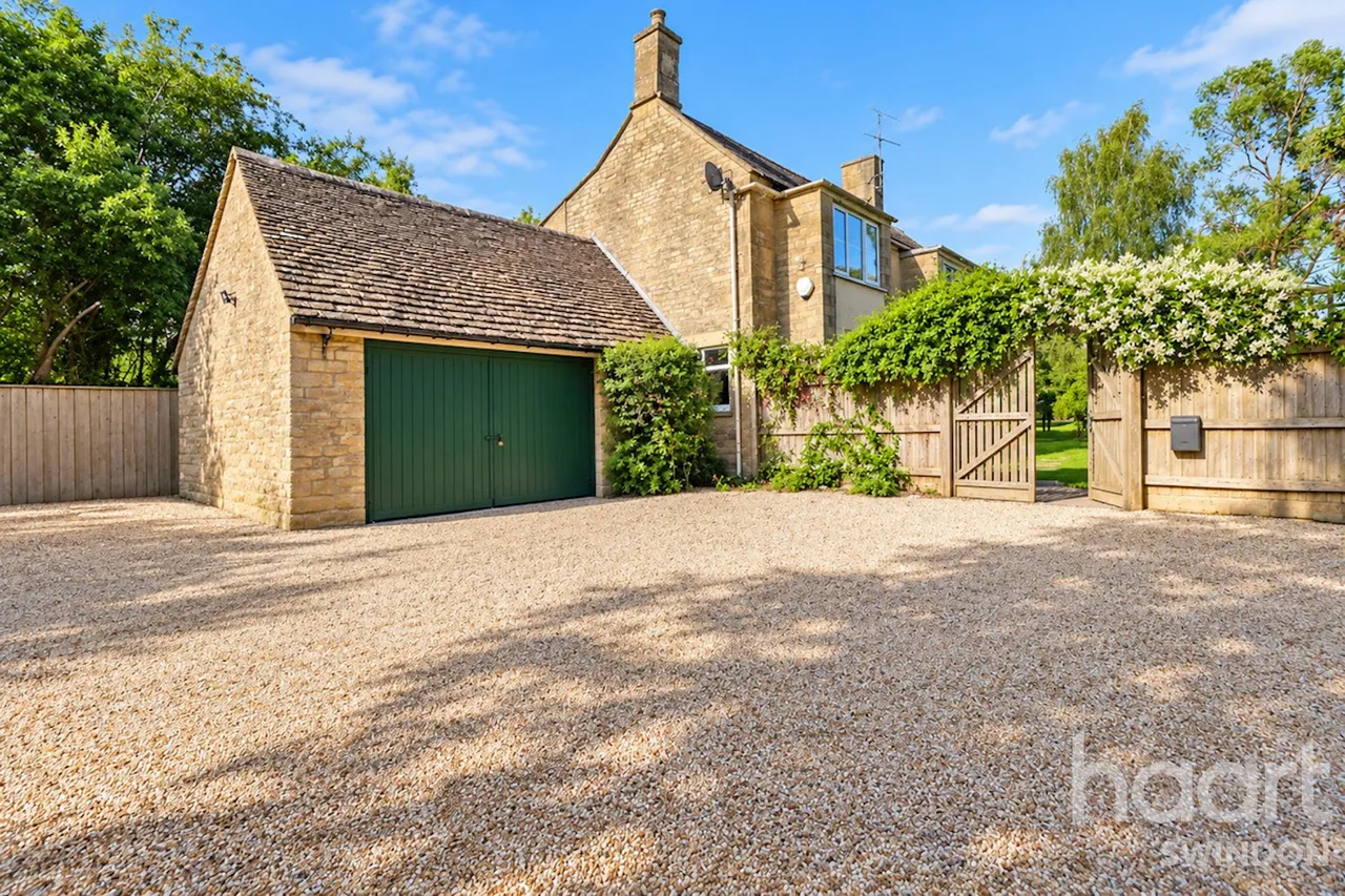 Silver Street, Malmesbury, SN16, photo 2