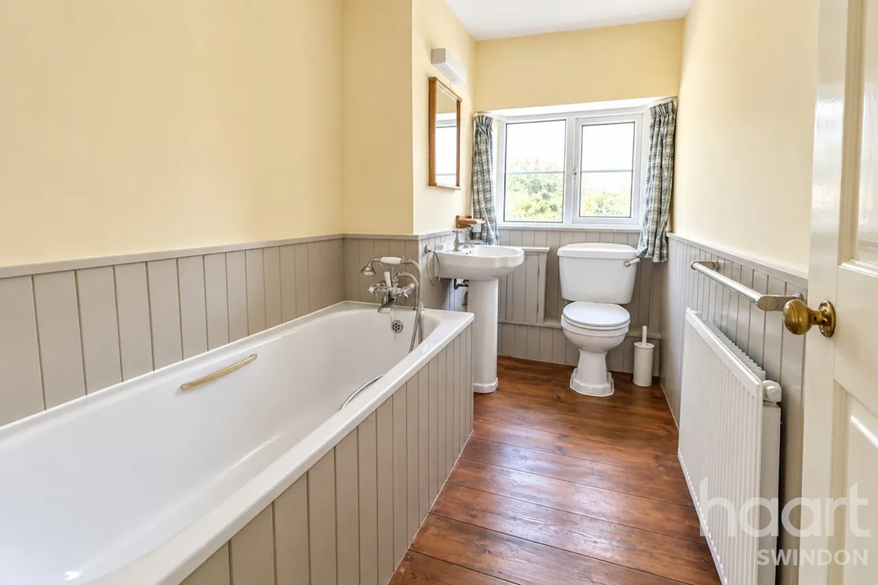 Silver Street, Malmesbury, SN16, photo 12
