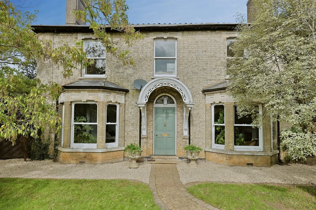 5 bed house for sale, Dereham Road, Watton, IP25