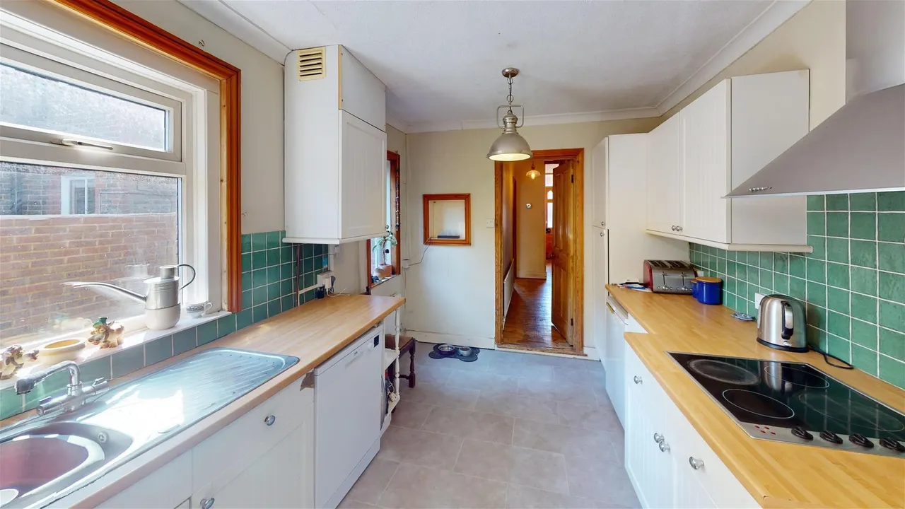 Clarence Road, Horsham, West Sussex RH13 5SG, photo 8