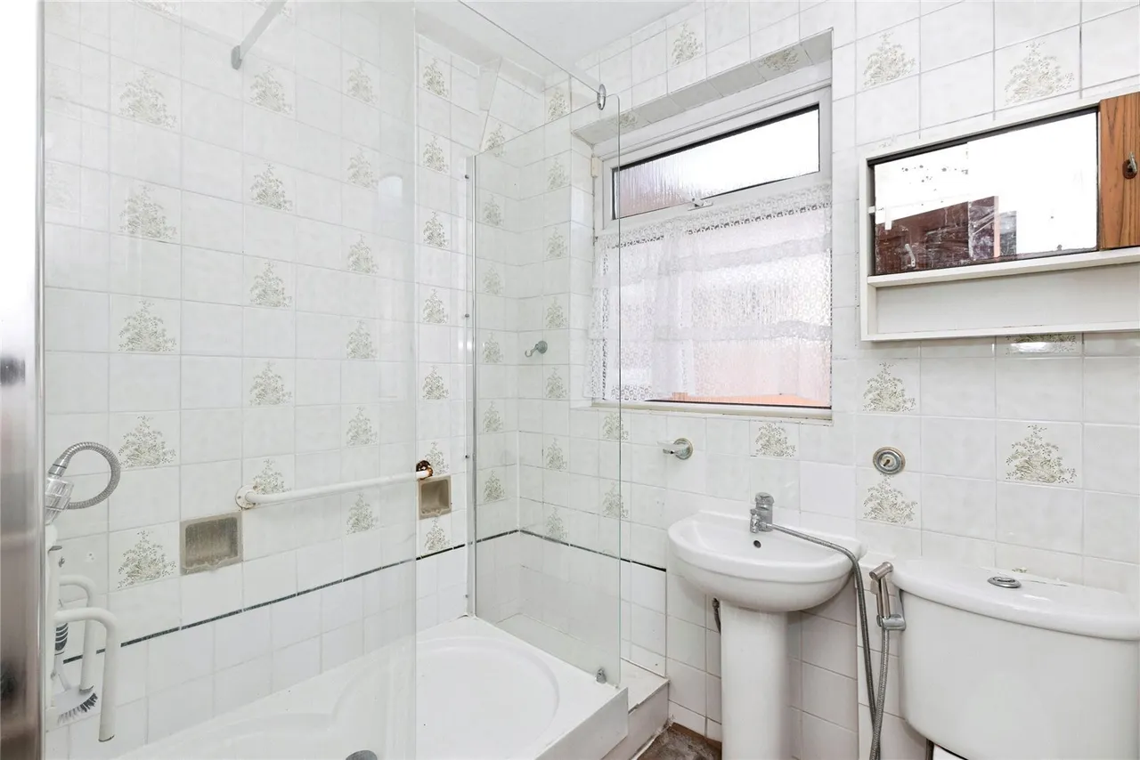 Dovedale Avenue, Ilford, IG5, photo 13