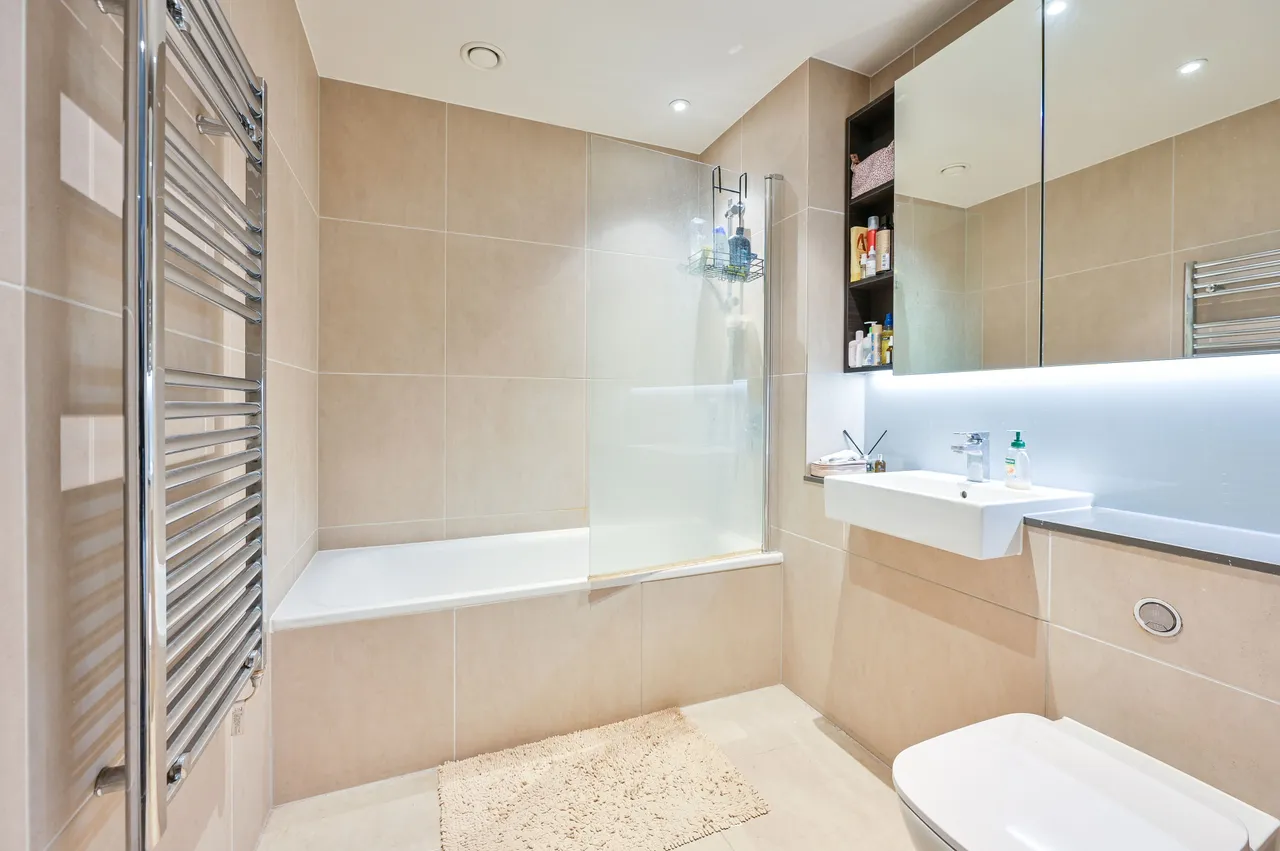 Apartment 2404, One The Elephant, 1 St Gabriel Walk, London, photo 9