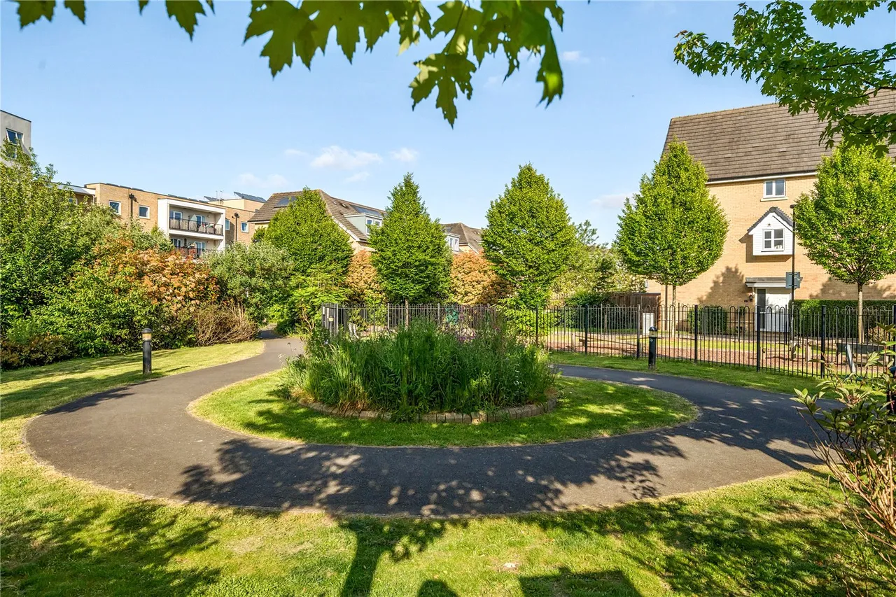 Perkins Gardens, Ickenham, UB10, photo 9