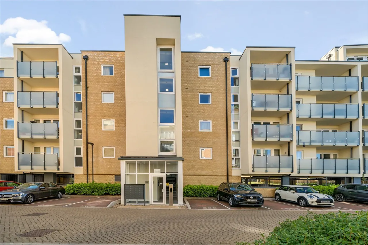 2 bed flat for sale, Perkins Gardens, Ickenham, UB10