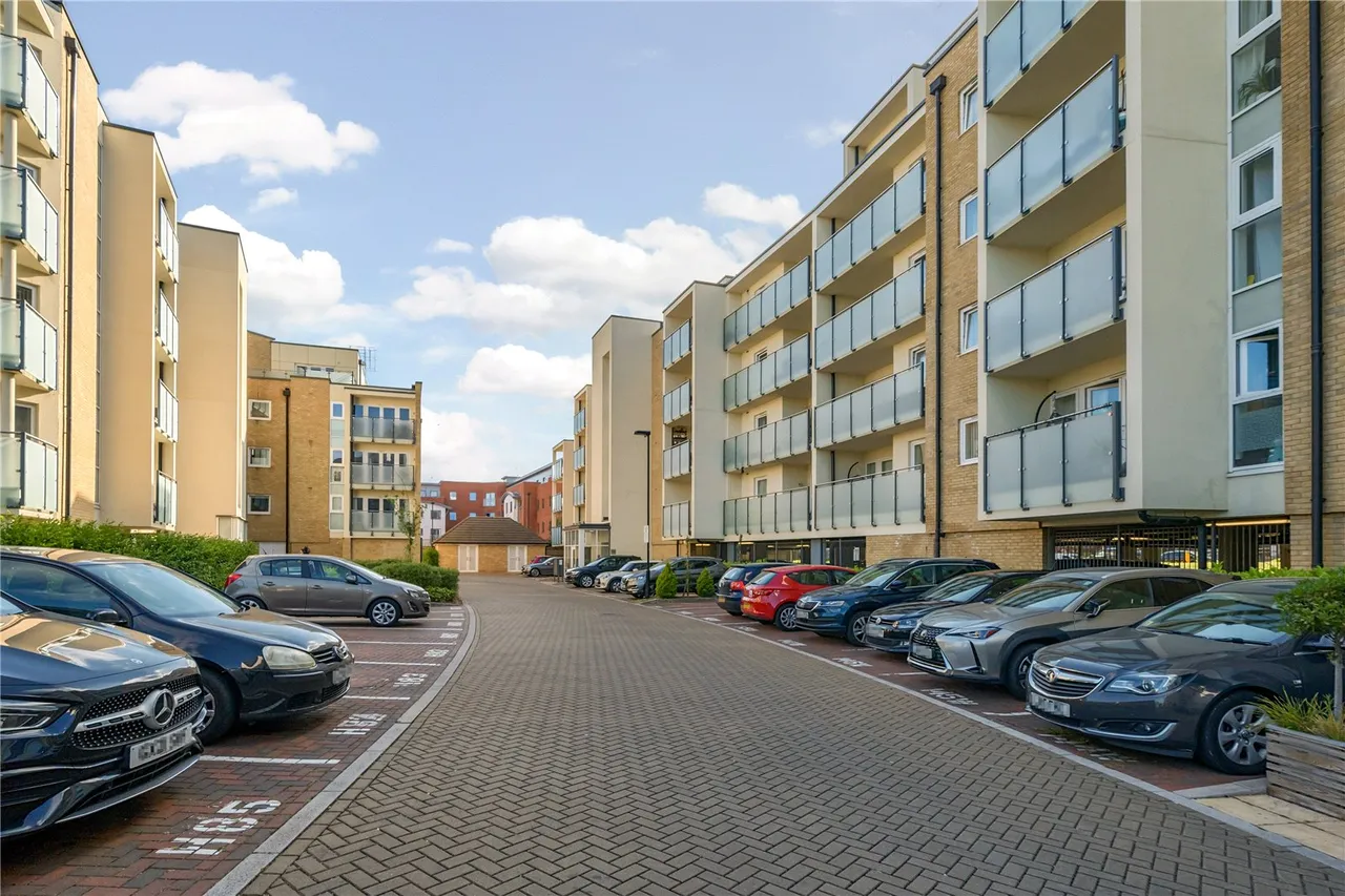 Perkins Gardens, Ickenham, UB10, photo 20