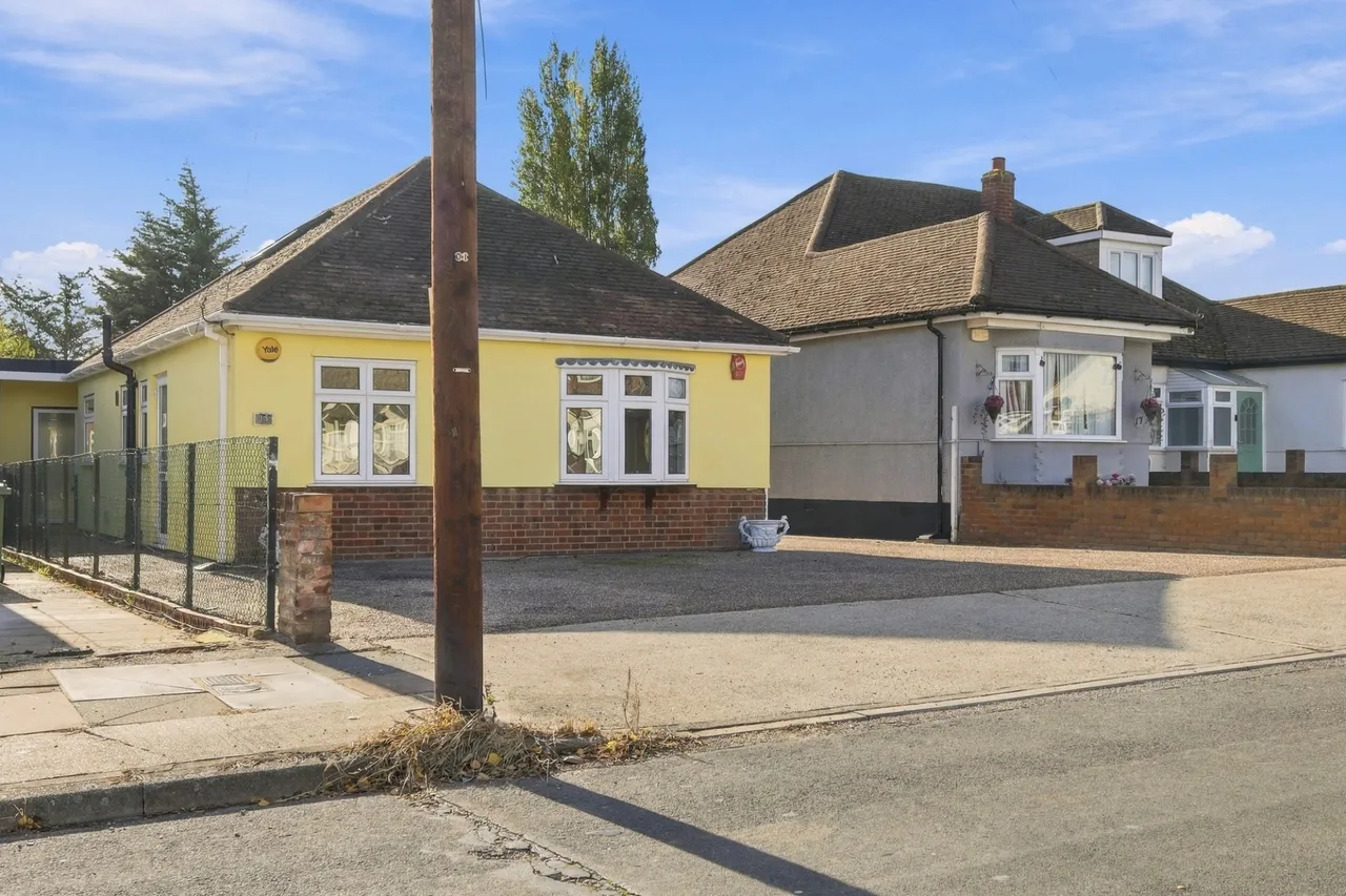 Coleridge Road, Romford, RM3, photo 33