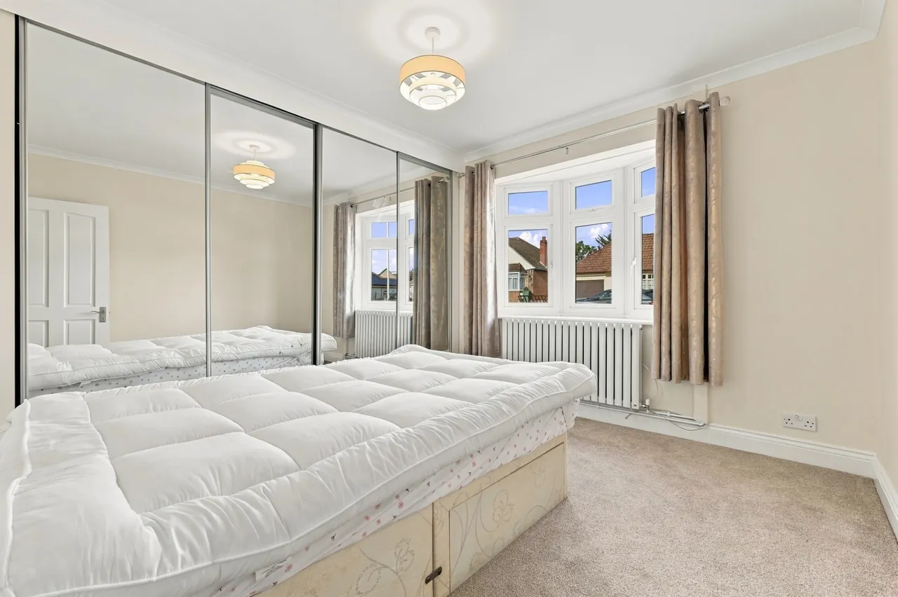 Coleridge Road, Romford, RM3, photo 22