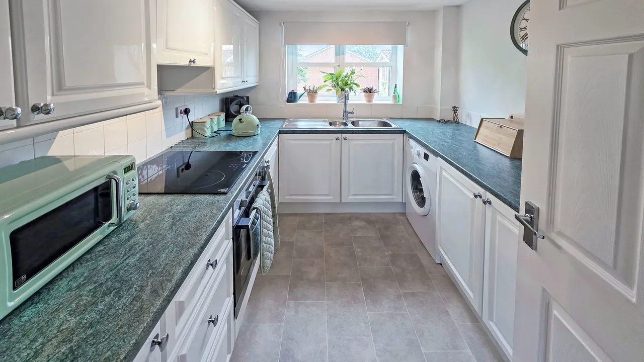 Longview Drive, Wardley, M27, photo 6