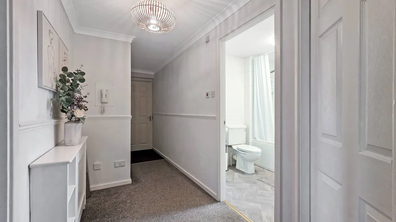 Longview Drive, Wardley, M27, photo 8